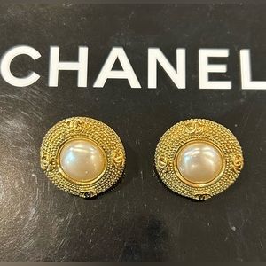 Classic early 90s Chanel pearl earrings